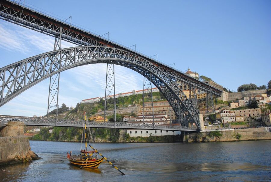Porto: Tuk-Tuk Tour, Douro River Cruise, and Wine Tasting - Weather, comfort, and who should book