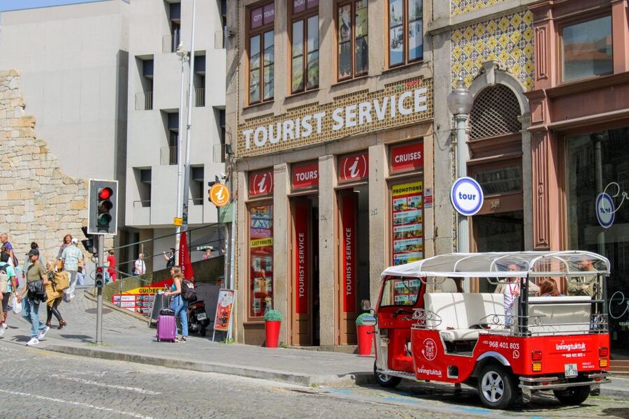 Porto: Tuk-Tuk Tour, Douro River Cruise, and Wine Tasting - What you actually see in 50 minutes
