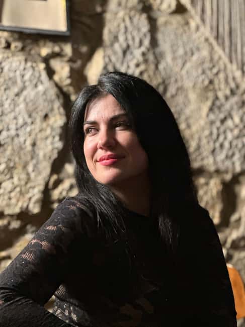 Porto: What is Fado? Commented Live Concert with Port Wine - Is $18 a good value?