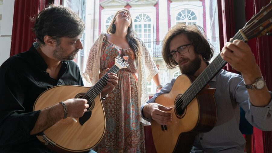 Porto: What is Fado? Commented Live Concert with Port Wine - The Portuguese guitar and the Tawny Port pairing