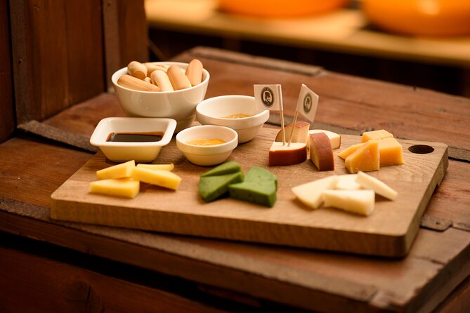 Premium Cheese Tasting with Wine and Beer Pairing - What happens during the one-hour tasting