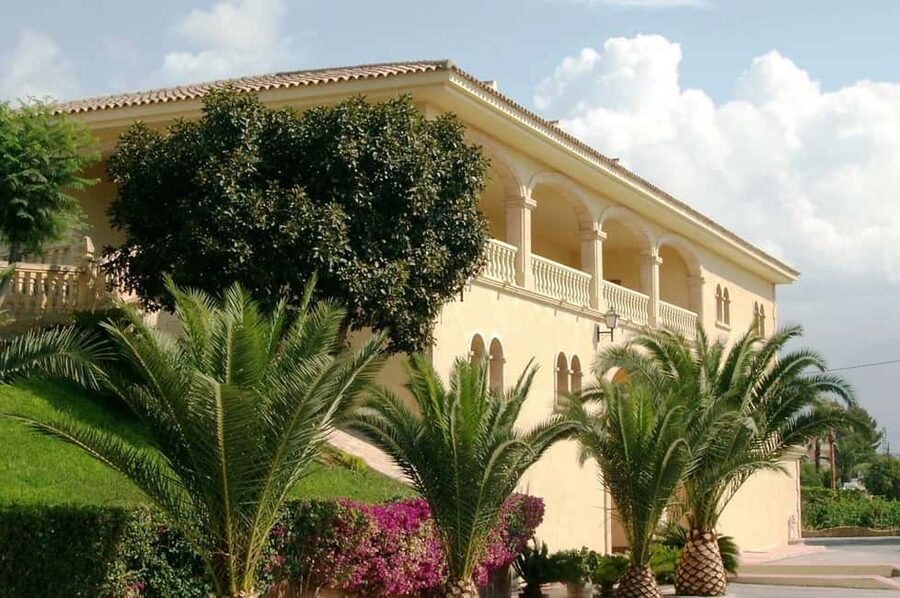 Premium Tour: Winery 7 Tastings + Guadalest Castle | Small group - What makes Alicante wine worth tasting
