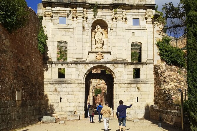 Priorat tour to 3 small wineries and hotel pick-up - Group size, timing, and comfort