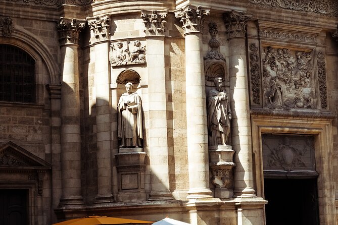 Private Bordeaux History Tour with a glass of Bordeaux wine. - The included Bordeaux wine