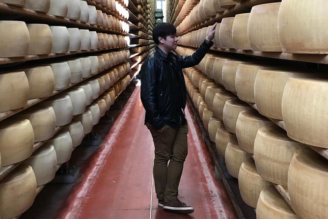 Private Day Tour & Lunch: Parmesan, Wine, and Vinegar Tasting - How the private format changes the experience