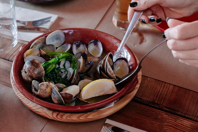 Private Food and Wine Tour: From Street to Gourmet - The guides make the private format work