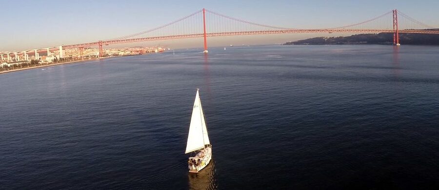 Private Romantic cruise with sparkling wine- 2-Hour- Lisbon - What the two-hour route gives you