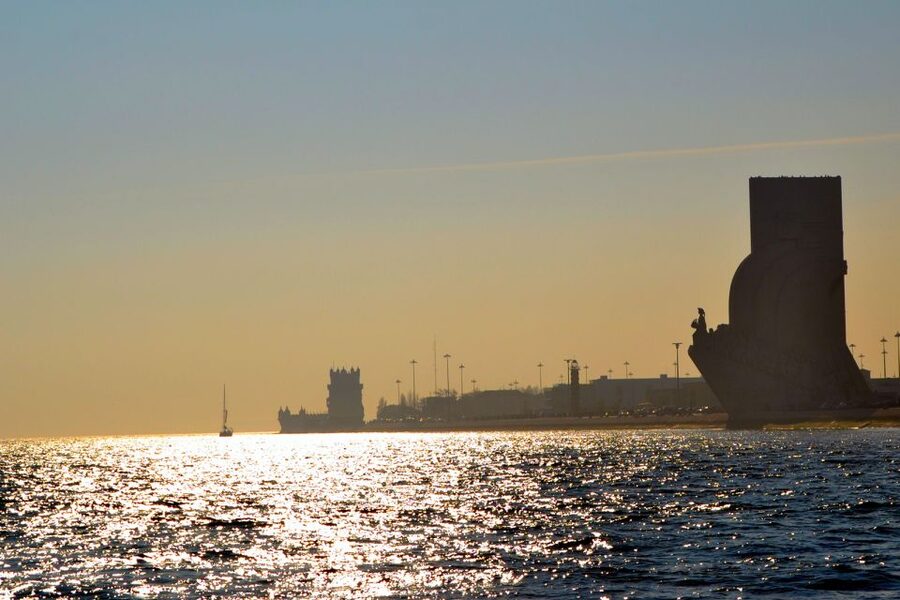 Private Romantic cruise with sparkling wine- 2-Hour- Lisbon - How private is the experience?