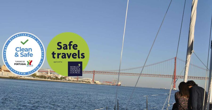 Private Romantic cruise with sparkling wine- 2-Hour- Lisbon - Setting off with a bottle of sparkling wine