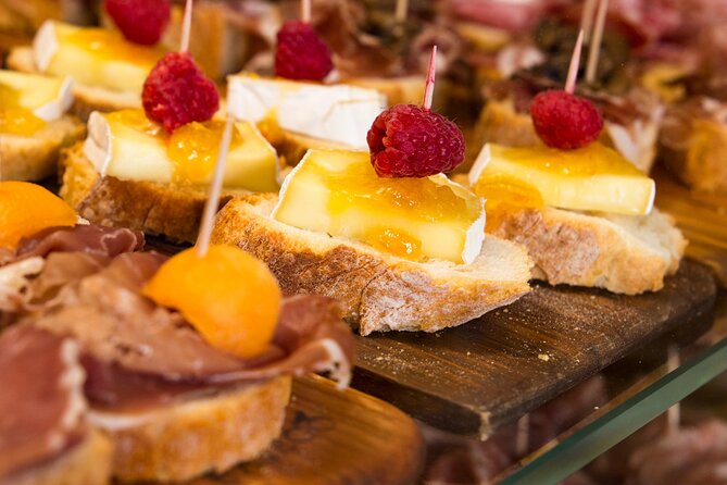 Private Secret Venice Tour; Rialto Market, San Polo & Food and Wine tasting - The guides can make or break the walk