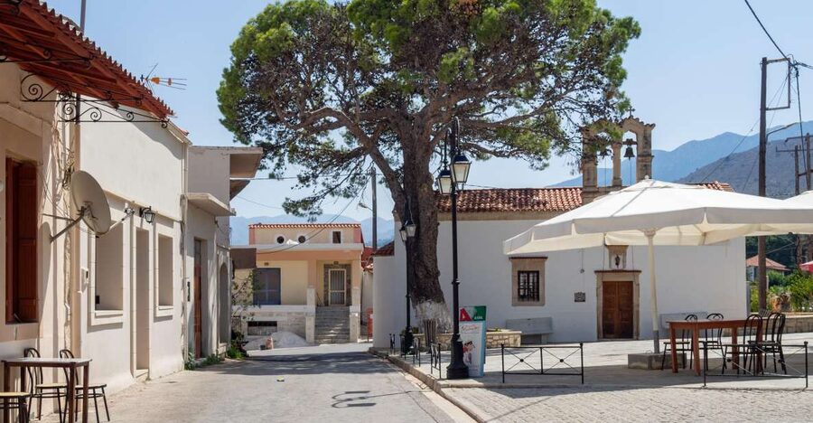 Private tasting of 6 cretan wines in Fres village - Why Fres makes a better setting than a tasting room