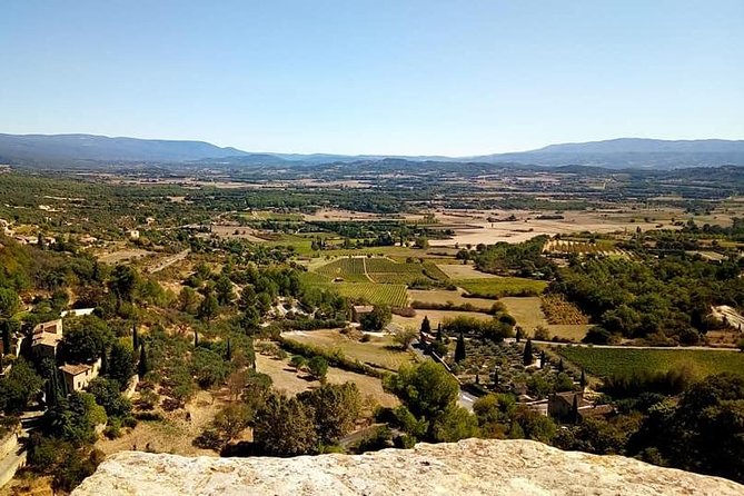 Provence Wineries and Luberon Villages Day Trip from Aix-en-Provence - Lourmarin and the First Taste of the Luberon