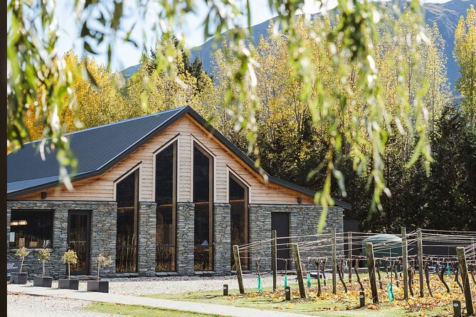 Queenstown: Afternoon Wine & Beer Tour with Platters - Stop two: Kinross and five wine producers