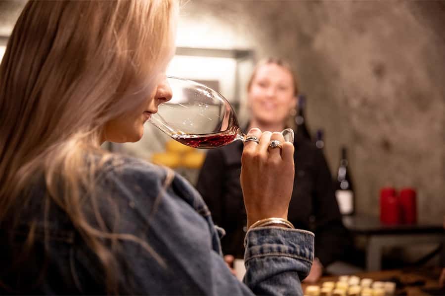 Queenstown, Arrowtown, Gibbston: Flexible Wine Hopper Tours - Noon pickup and the scenic road to Gibbston