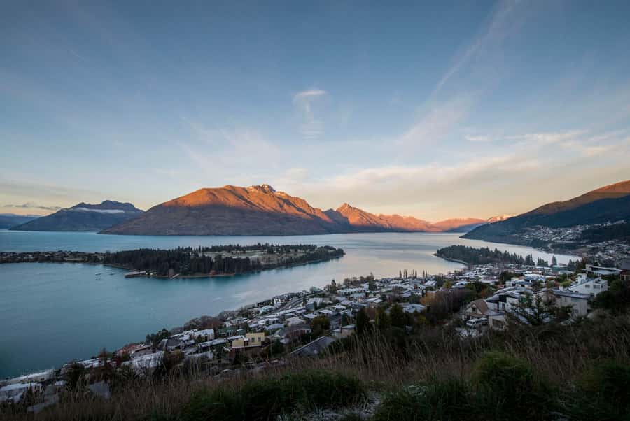 Queenstown: Scenic Highlights, Tour with Wine & Lake Cruise - Why this half-day Queenstown tour works