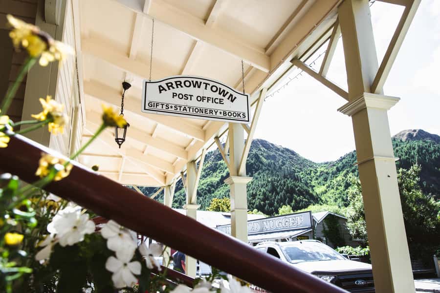 Queenstown: Scenic Highlights, Tour with Wine & Lake Cruise - Arrowtown: gold, pies, and a 30-minute walk