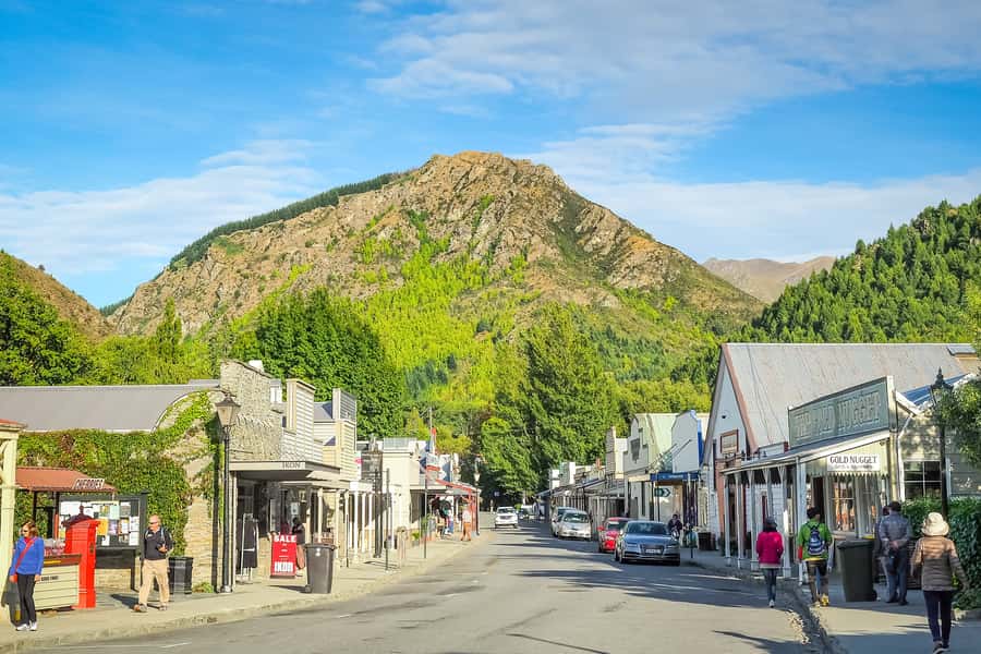 Queenstown: Scenic Highlights, Tour with Wine & Lake Cruise - Wine, cheese, and a local cellar door