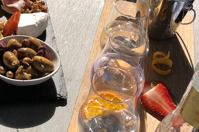 Red White & Brew - Wine, Gin & Beer Tour with Tastings from Adelaide - Pindarie combines wine, cheese and lunch