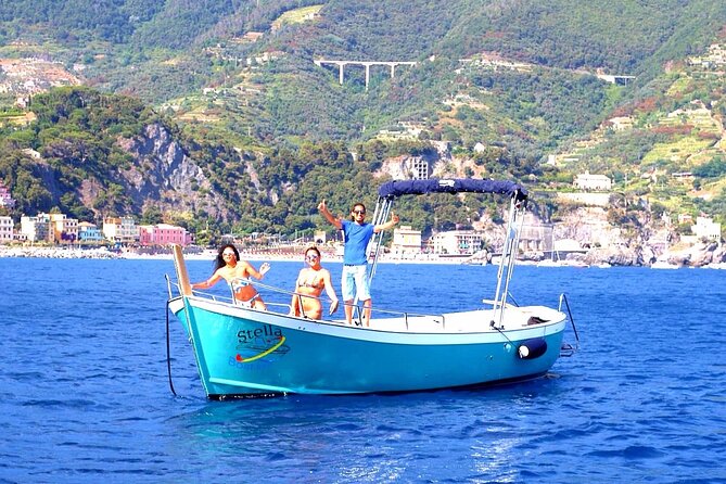 Riomaggiore : experience from the sea with focaccia and wine - Why seeing Cinque Terre from the sea matters