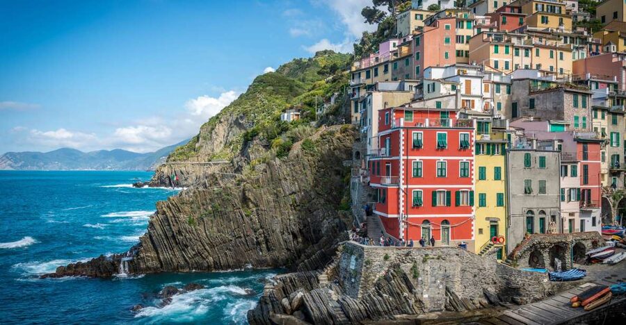 Riomaggiore: Vineyard & Wine Cellar Tour with Wine Tasting - Five wines in a historic cellar