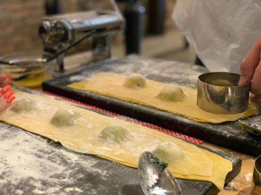 Rome: Authentic Roman Restaurant Dining Experience & Wine - What the Roman pasta dishes are like