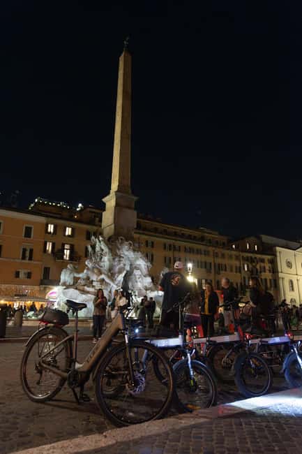 Rome by Night: E-bike Small Group Tour -Food & Wine (Option) - Piazza Navona and the Pantheon after dark