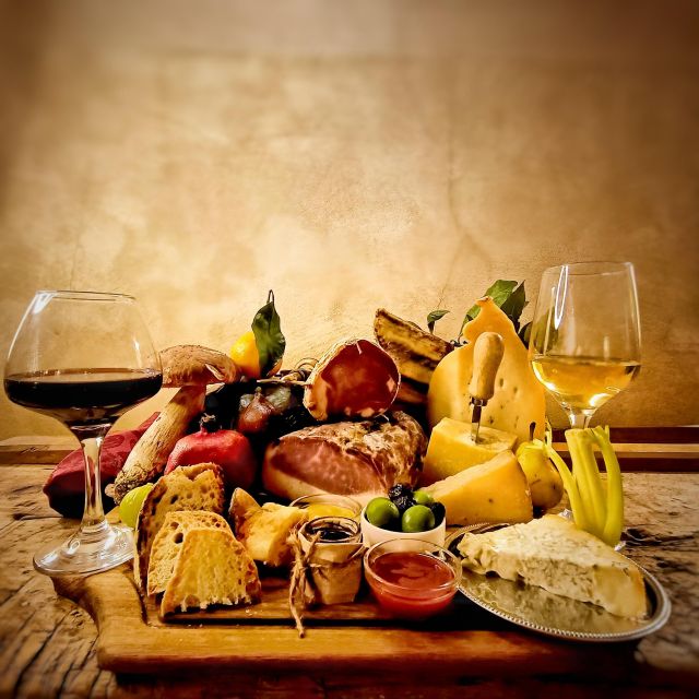 Rome Food Tasting with Wine Paring in Trastevere Experience - Entering a 2,000-year-old cellar in Trastevere