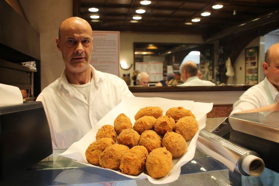 Rome: Food Tour and Wine Tasting in a Traditional Trattoria - Key points at a glance