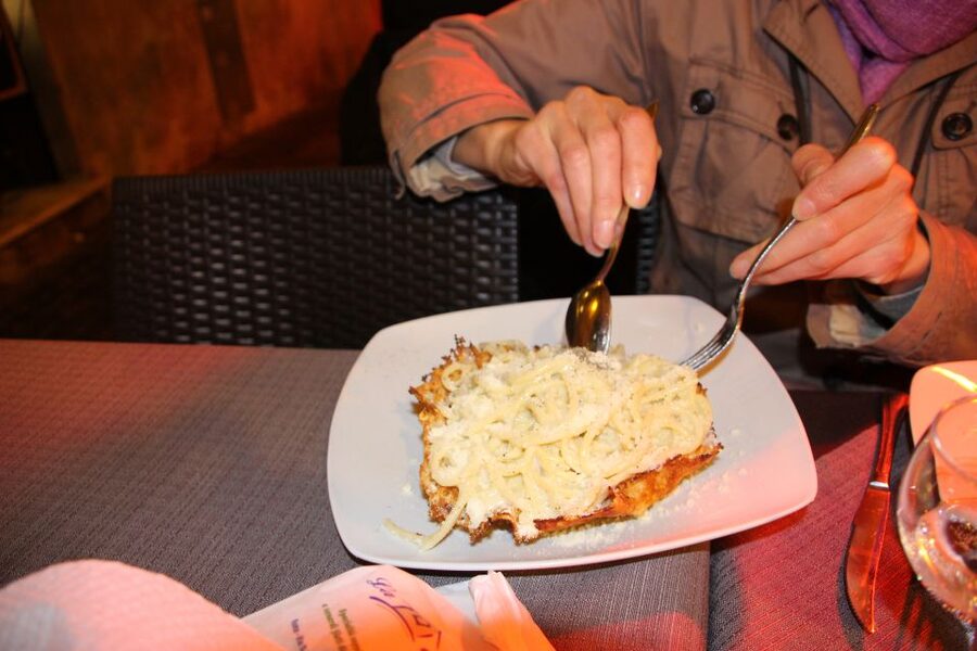Rome: Food Tour and Wine Tasting in a Traditional Trattoria - The walking and neighborhood experience