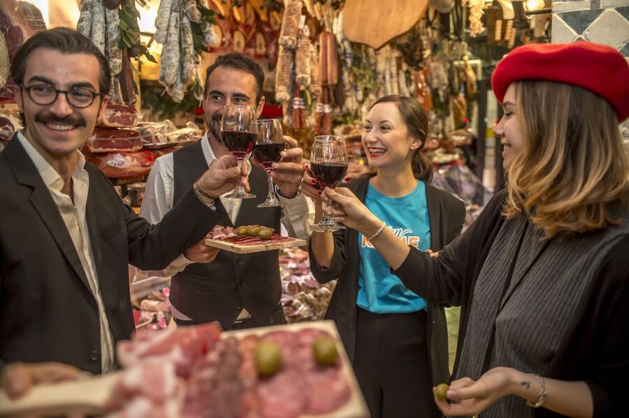 Rome: Food Tour and Wine Tasting in a Traditional Trattoria - Guides make or break the evening