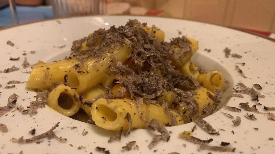 Rome: Food Tour near Vatican City with Wine - The guides shape the whole experience