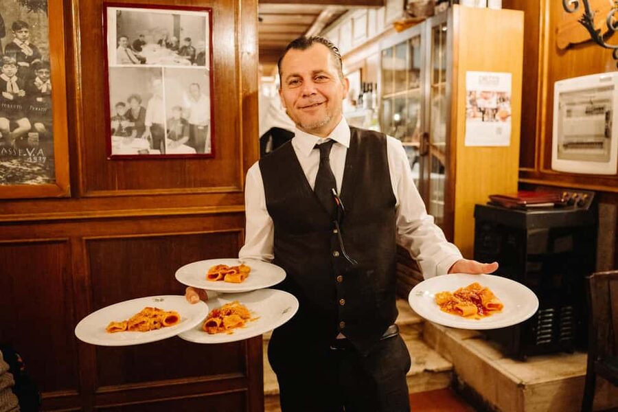 Rome Food Tour: Trastevere Aperitivo, Wine & Pasta Dinner - Gelato to finish at the pastry shop
