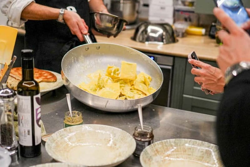 Rome: Hands-On Pasta & Tiramisu Class with Unlimited Wine - Timing, meeting point, and practical planning
