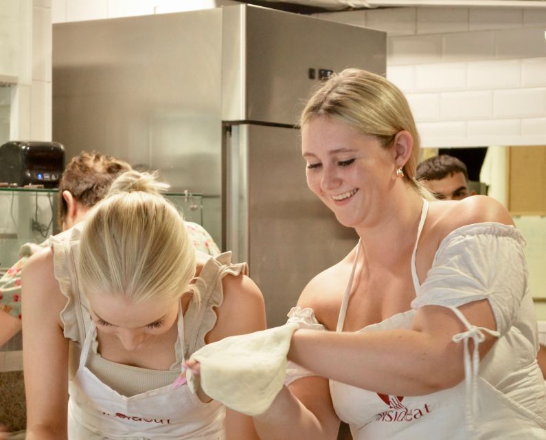 Rome: Hands-On Pizza Making Class near the Vatican with Wine - What past participants found especially strong
