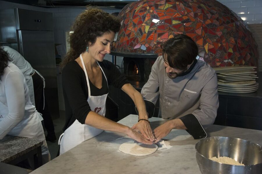 Rome: Hands-On Pizza Making Class near the Vatican with Wine - A good choice for families and first-time cooks