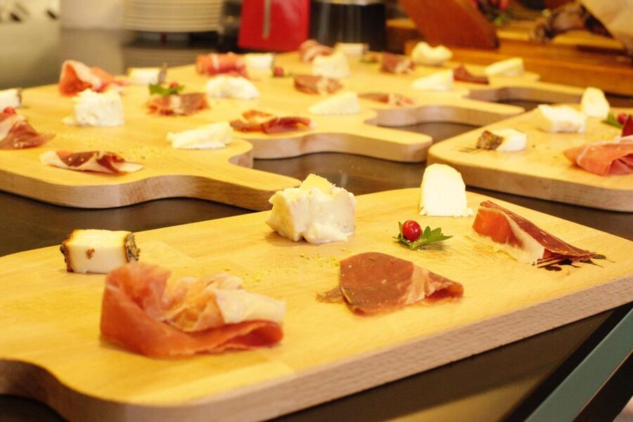 Rome: Italian Food and Wine Guided Tasting Experience - What this Rome food tour is really about