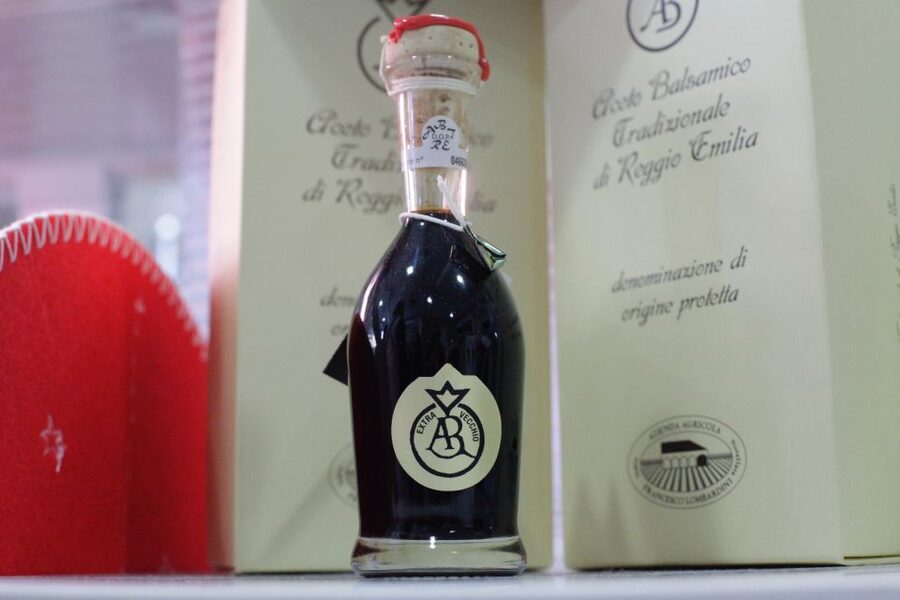 Rome: Italian Food and Wine Guided Tasting Experience - Parmigiano, balsamic, and the pleasure of contrast