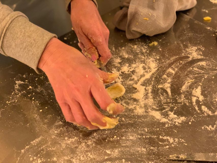 Rome: Pasta & Tiramisu Class with Fine Wine by the Vatican - Fitting the class into a Vatican day