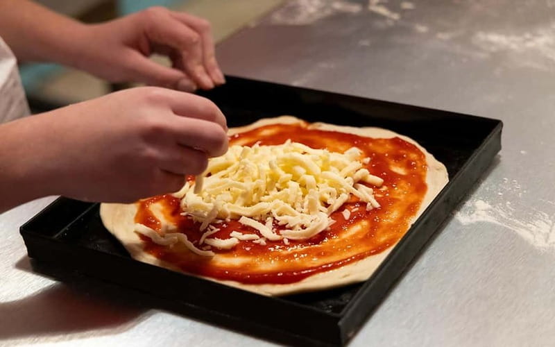 Rome: Pizza and Tiramisù Cooking Class with Glass of Wine - Why families may like this activity