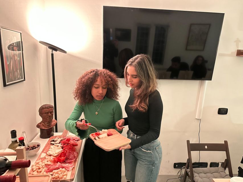 Rome: Small-Group Art Class with Wine - Choosing a Roman scene to paint