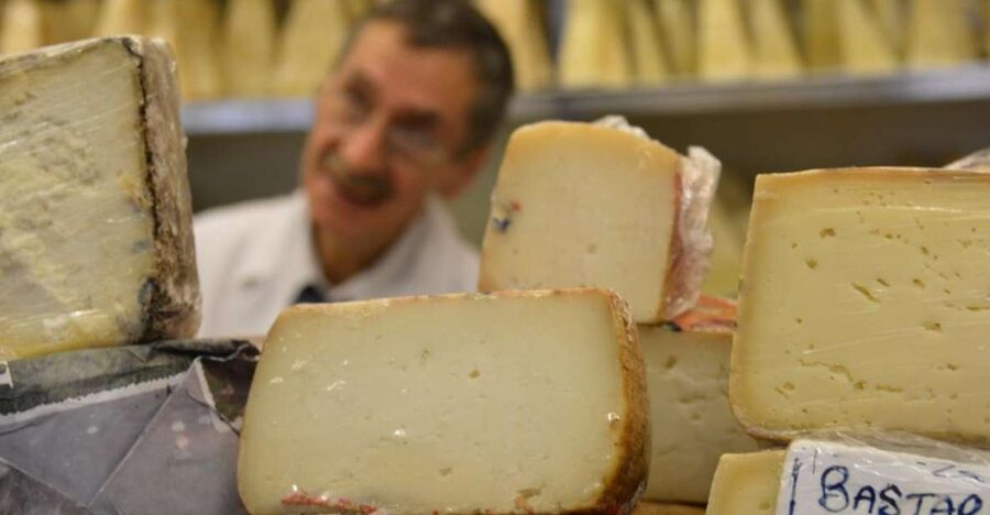Rome: Trastevere Food and Wine Tasting Tour - Ivo a Trastevere and Roman pizza with character