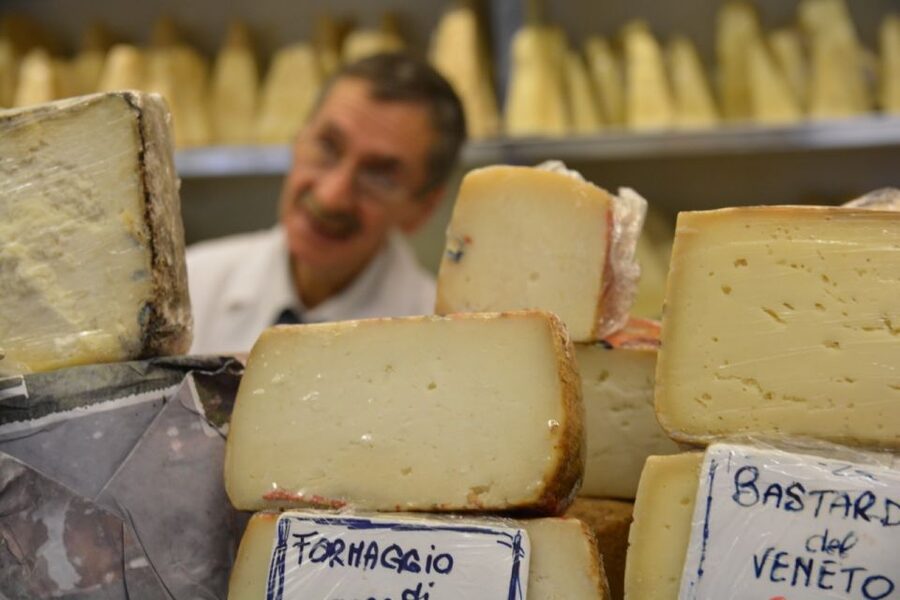 Rome: Trastevere Food and Wine Tasting Tour - Antica Caciara and the first taste of Italian food