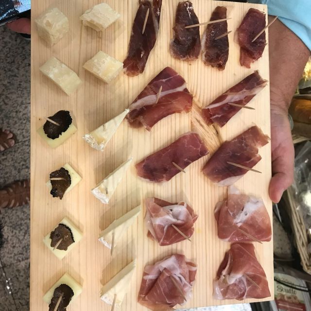 Rome: Trastevere Guided Food and Wine Tour with 20+ Tastings - Stop four: learning to spot real gelato