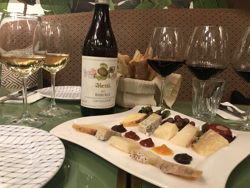 Rome: Trastevere Guided Food and Wine Tour with 20+ Tastings - Stop one: build your own trapizzino at Trapizzino