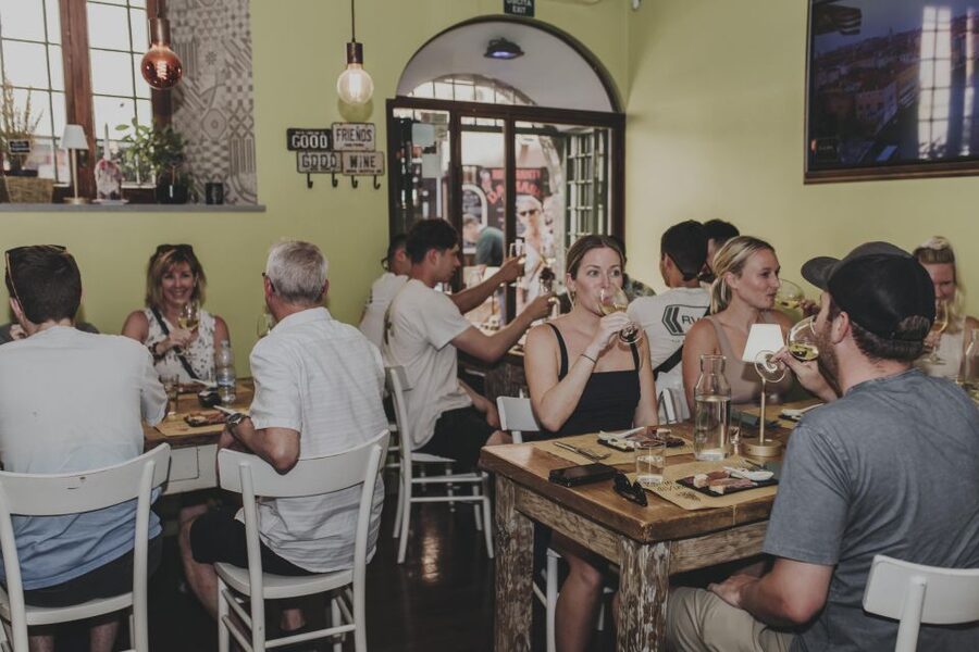 Rome: Trastevere Wine Tasting with Food Pairing and Gelato - Trastevere Between Courses