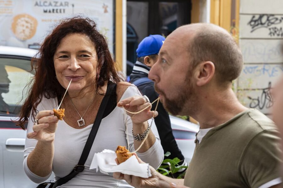 Rome: Twilight Trastevere Food Tour with Wine Tasting - Who should book this Trastevere food tour?