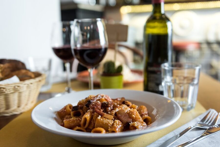 Rome: Twilight Trastevere Food Tour with Wine Tasting - Why Trastevere works so well for a food walk