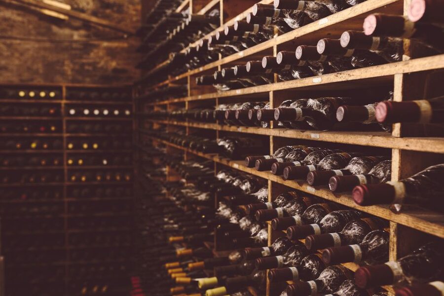 Rome: Twilight Trastevere Food Tour with Wine Tasting - The guides make or break the evening