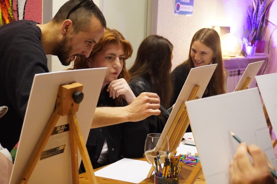 Rome: Wine and Paint Experience in Piazza Navona - Painting with help instead of pressure
