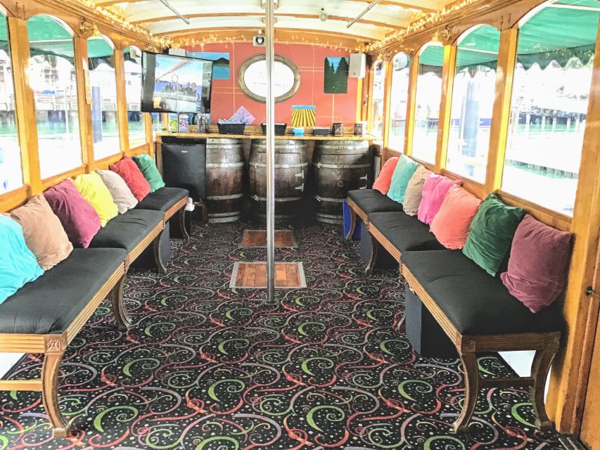 San Francisco: Wine Tasting on the Bay - A small boat with a friendly, casual feel